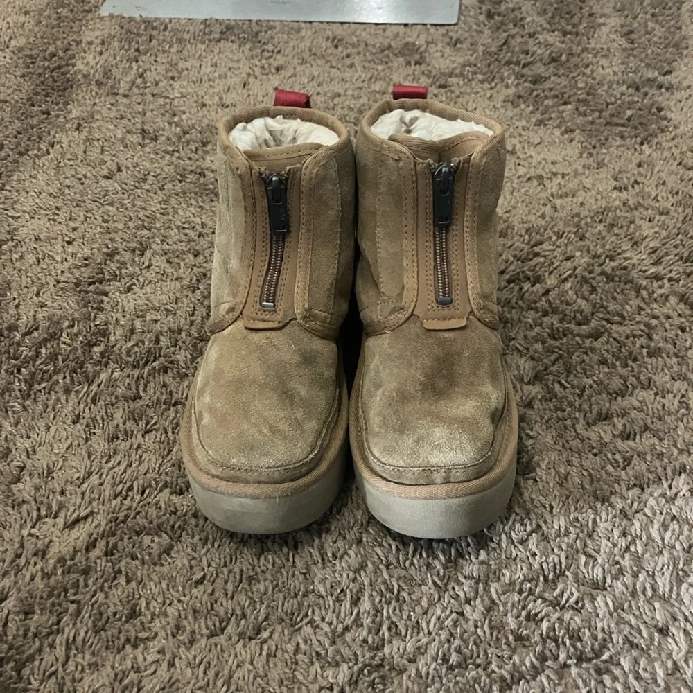 UGG Kids' Neumel Zip Platform Boot Sz 2